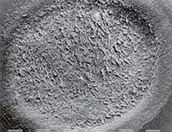 Fig. 7.- Cráter en dentina, inducido por un Rayo Laser de Er:YAG (330 mJ, 5 pulsos). Imagen al microscopio electrónico de barrido X 80. (Tomado de Miserendino L., Pick R.)